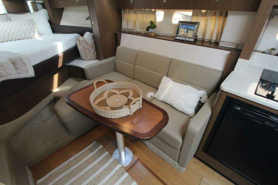 2014 Sea Ray 350 Sundancer