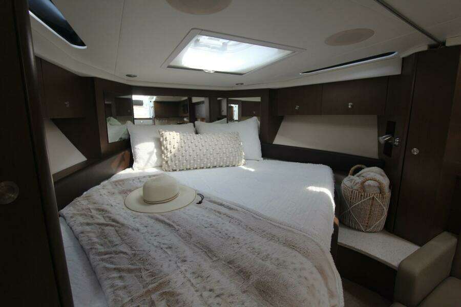 2014 Sea Ray 350 Sundancer