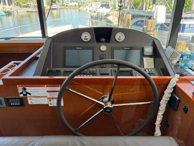 Beneteau Swift Trawler 50-Helm