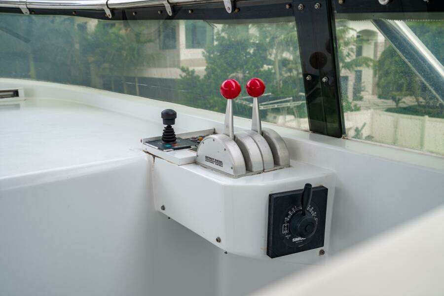 2001 Hatteras 100 Motor Yacht