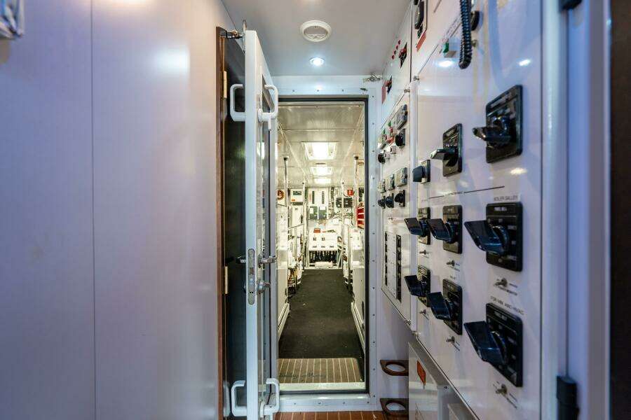 2001 Hatteras 100 Motor Yacht