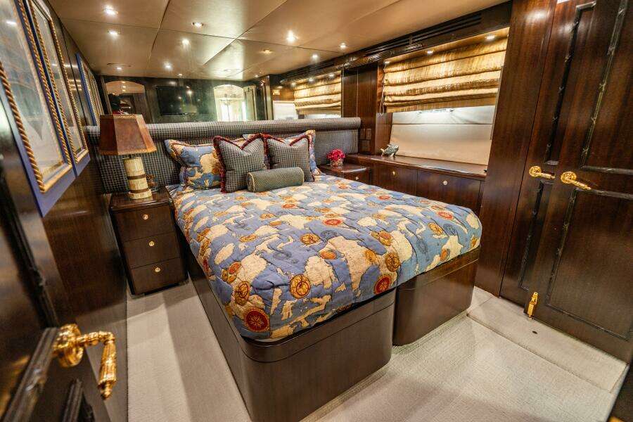 2001 Hatteras 100 Motor Yacht