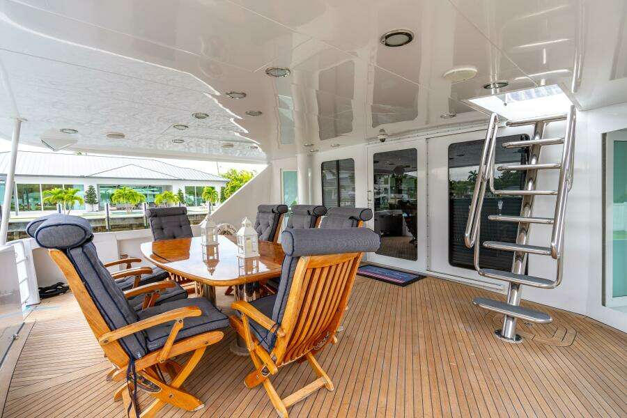 2001 Hatteras 100 Motor Yacht