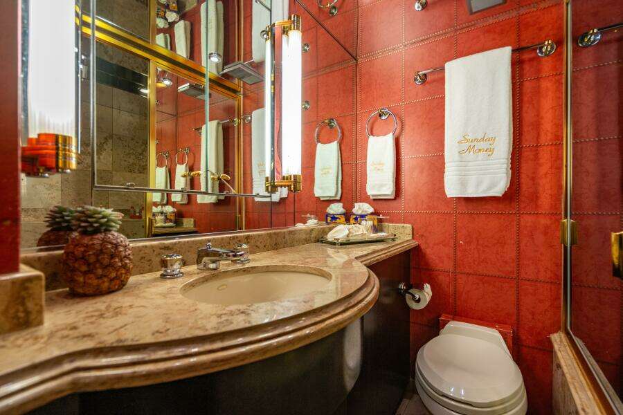 2001 Hatteras 100 Motor Yacht