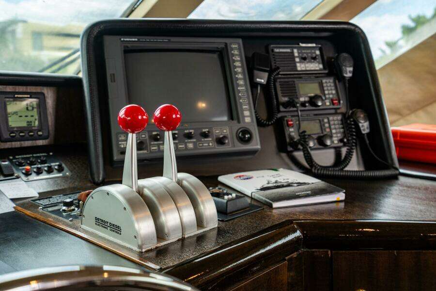 2001 Hatteras 100 Motor Yacht