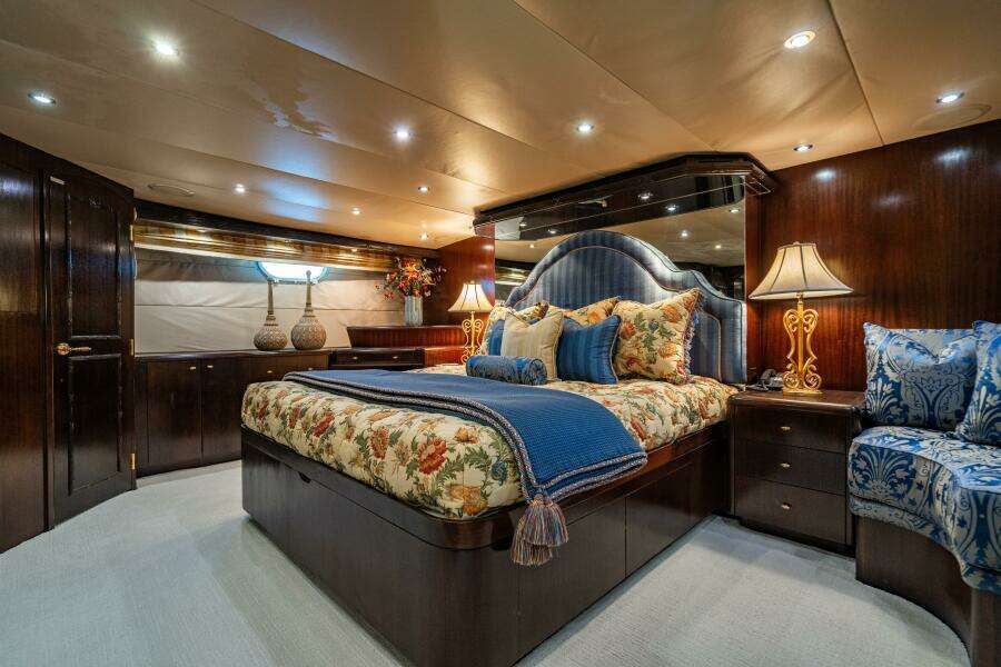 2001 Hatteras 100 Motor Yacht
