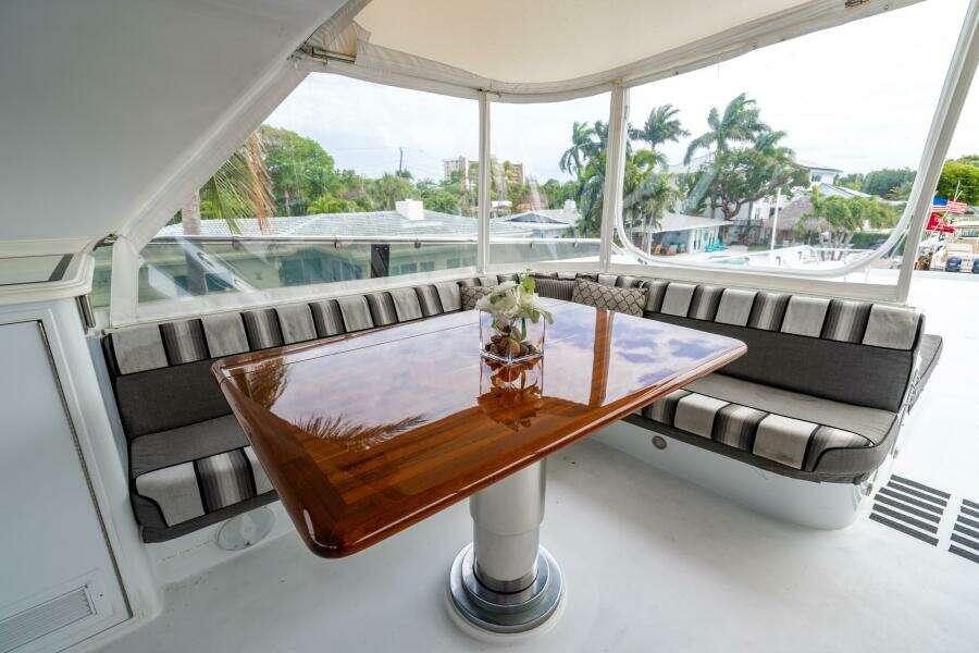 2001 Hatteras 100 Motor Yacht