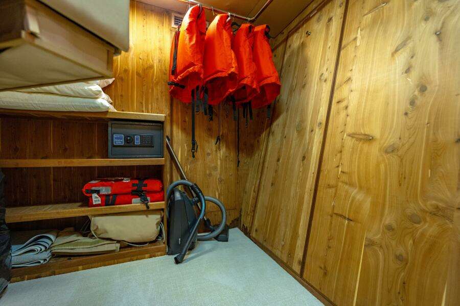 2001 Hatteras 100 Motor Yacht