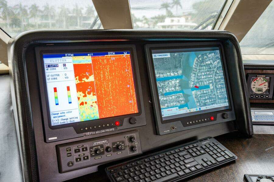 2001 Hatteras 100 Motor Yacht