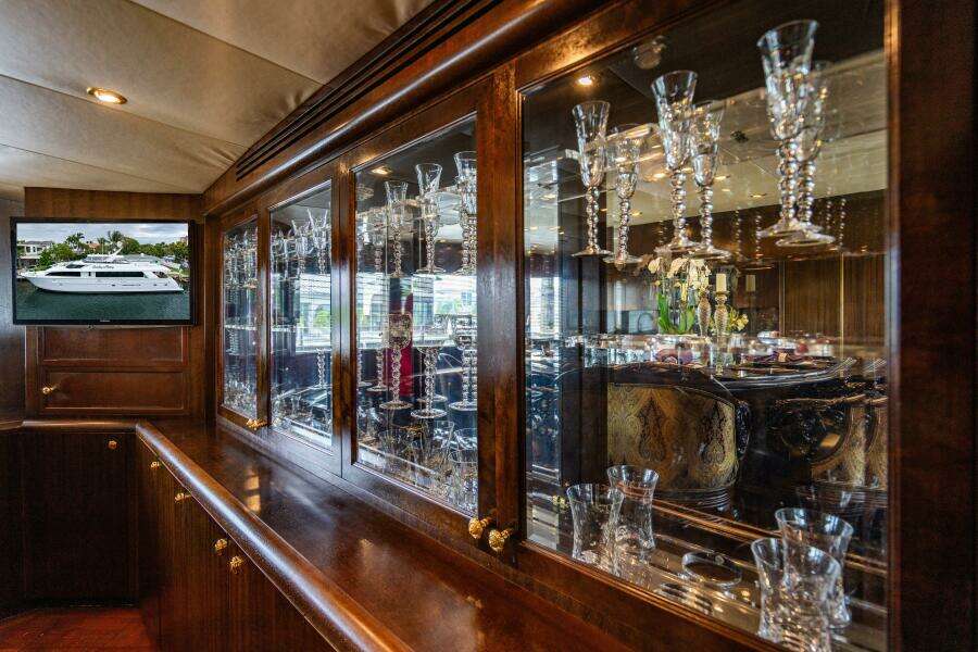 2001 Hatteras 100 Motor Yacht