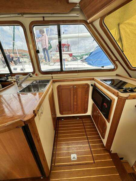 2005 Legacy 42 Express Cruiser