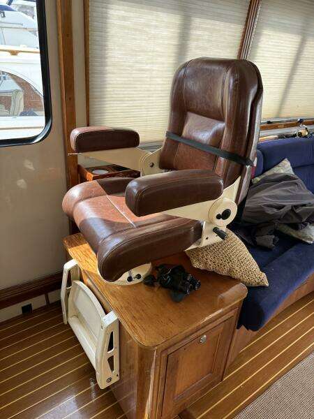 2005 Legacy 42 Express Cruiser