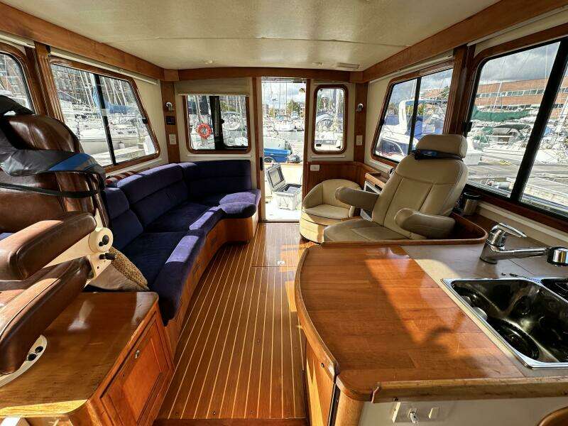 2005 Legacy 42 Express Cruiser