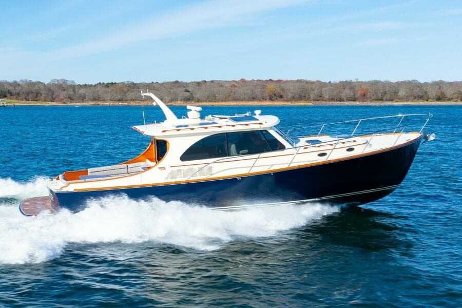 2017 Hinckley Talaria 43