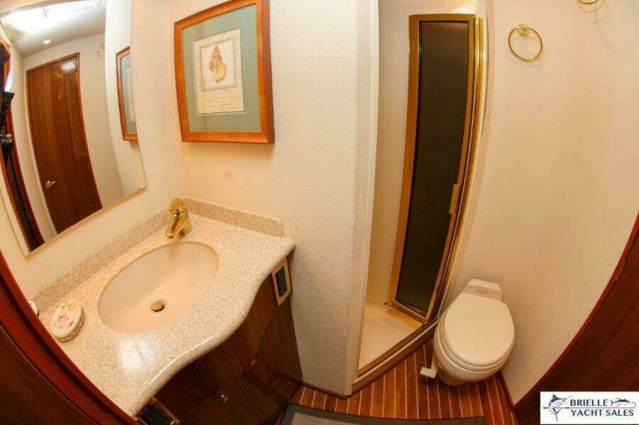 2005 Viking 45 Convertible