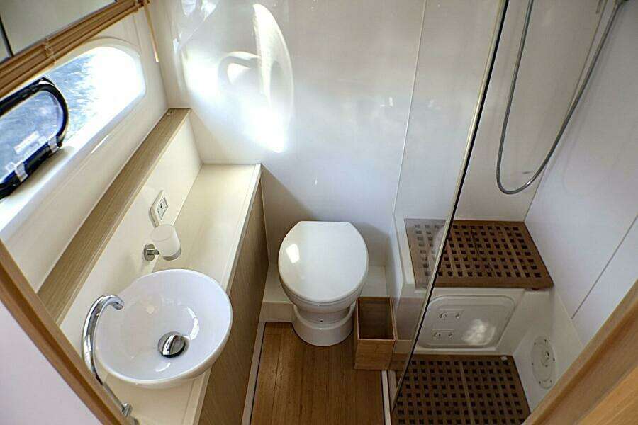 2018 Aquila 44 Catamaran- VIP (STBD) Head