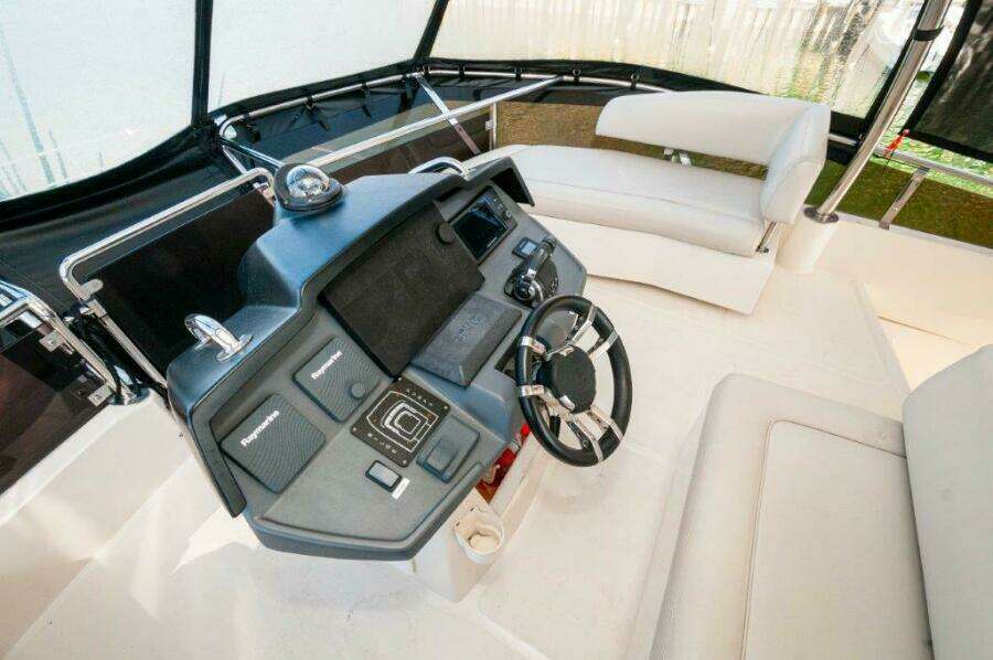 2018 Aquila 44 Catamaran- Flybridge