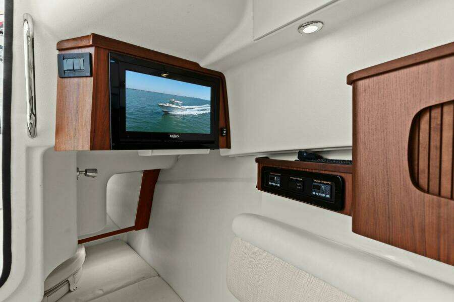 2016 375 Grady-White Freedom