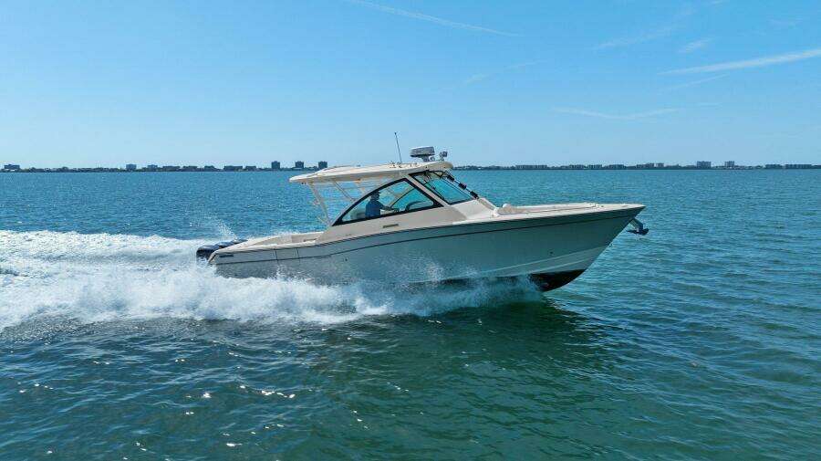 2016 375 Grady-White Freedom