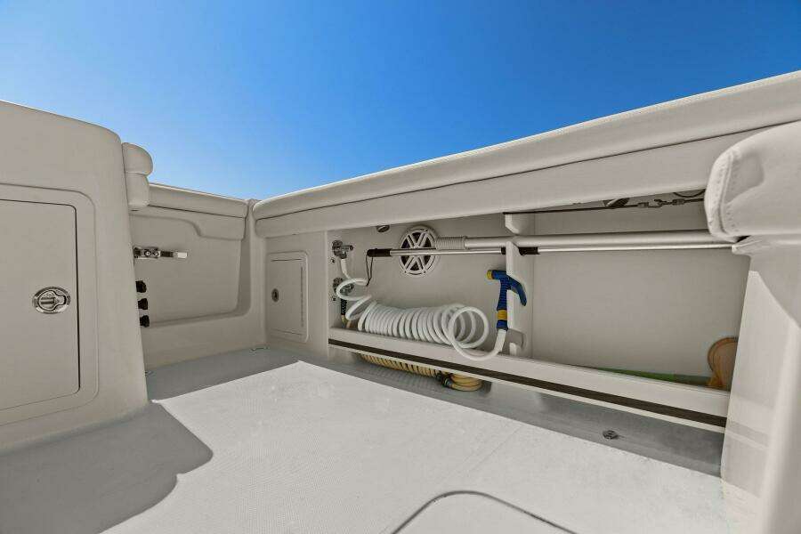 2016 375 Grady-White Freedom