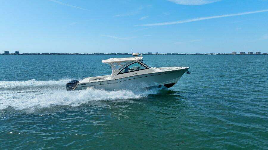 2016 375 Grady-White Freedom