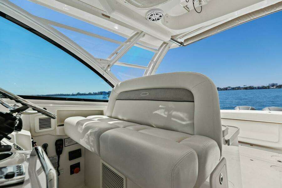 2016 375 Grady-White Freedom