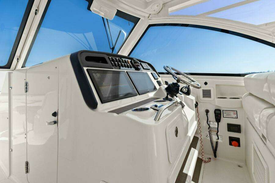 2016 375 Grady-White Freedom