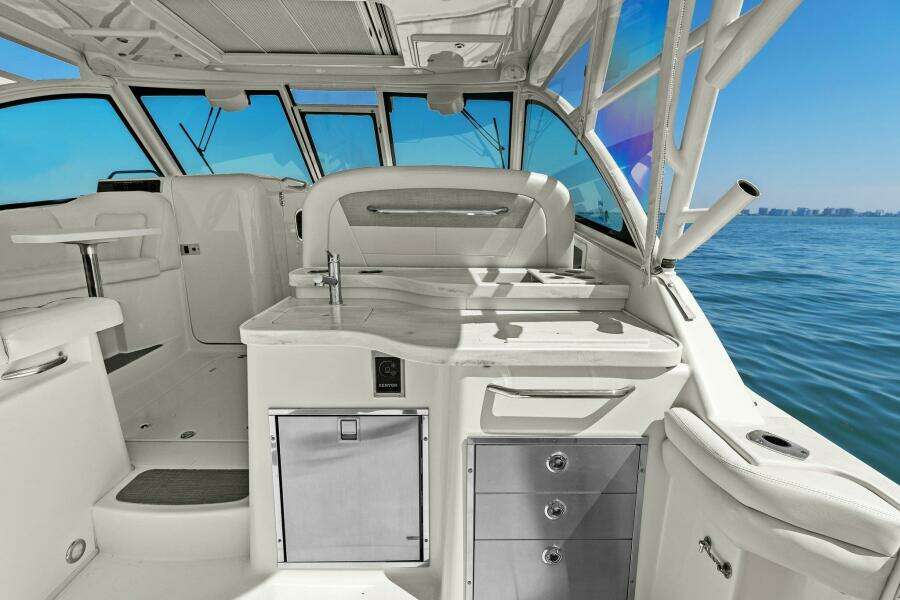 2016 375 Grady-White Freedom