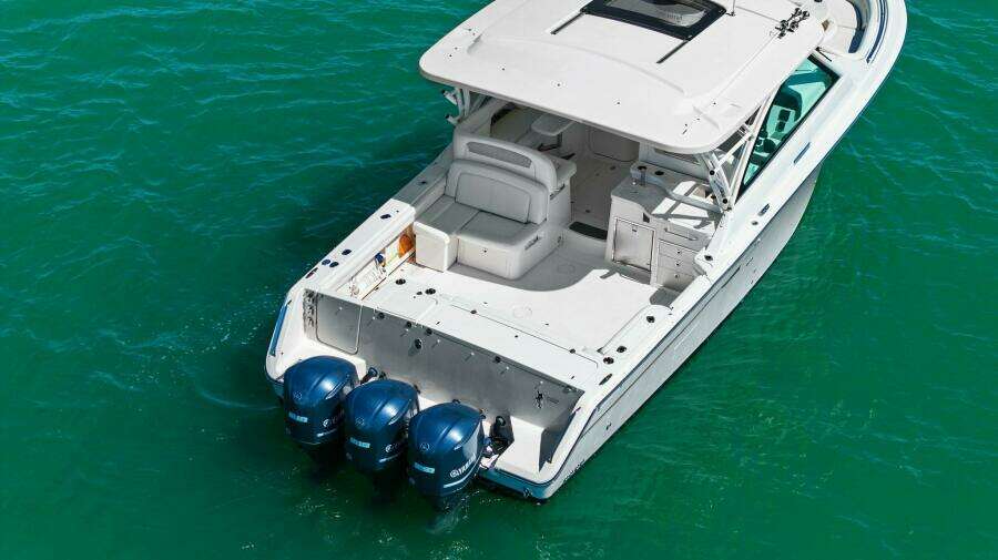 2016 375 Grady-White Freedom