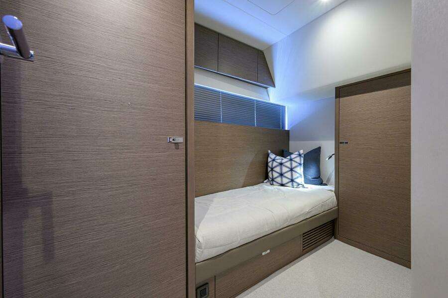 Princess V55 Ladybird - Guest Stateroom