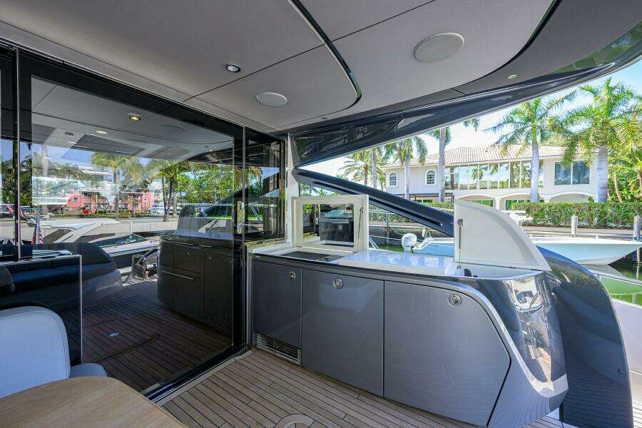 Princess V55 Ladybird - Aft Deck