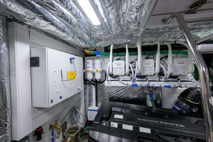 Princess V55 Ladybird - Engine Room