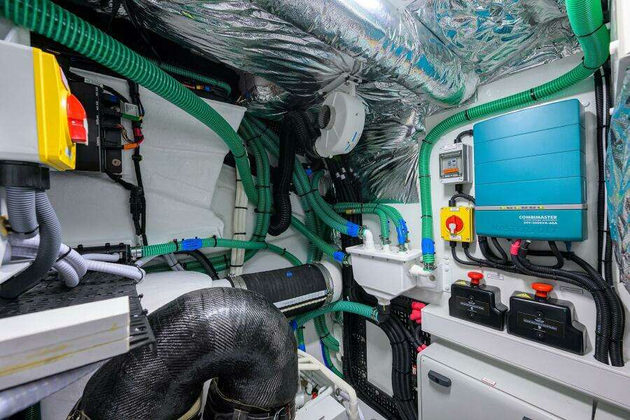 Princess V55 Ladybird - Engine Room