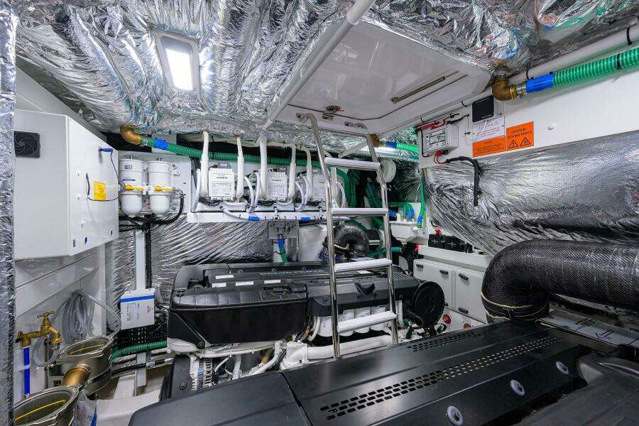 Princess V55 Ladybird - Engine Room