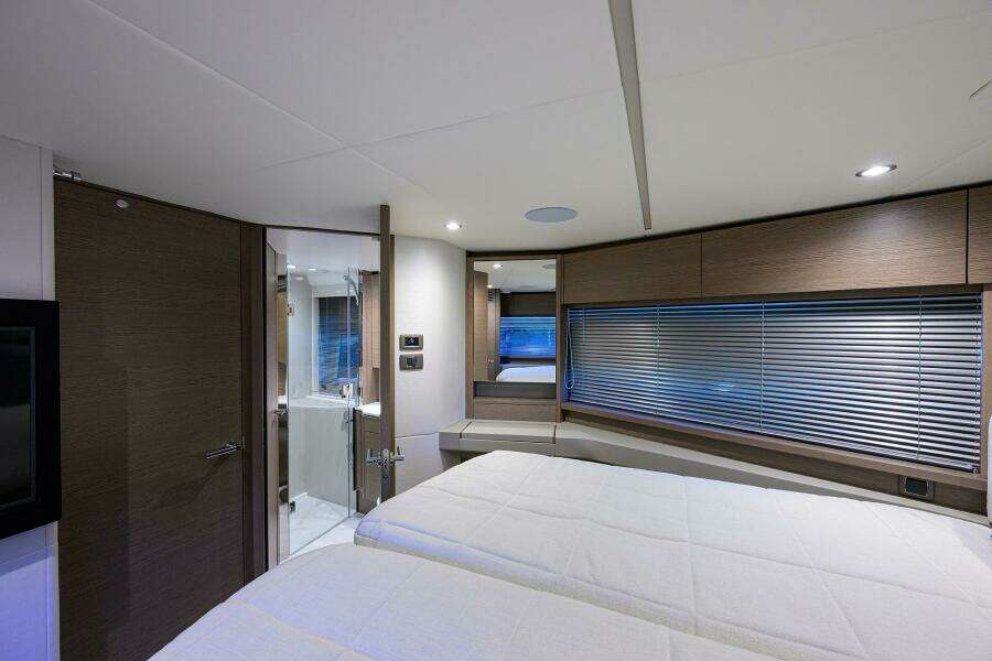 Princess V55 Ladybird - Guest Stateroom