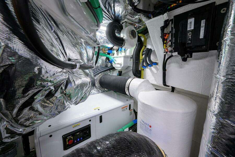 Princess V55 Ladybird - Engine Room