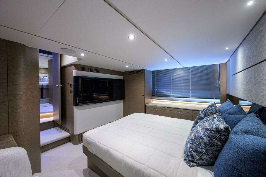 Princess V55 Ladybird - Master Stateroom