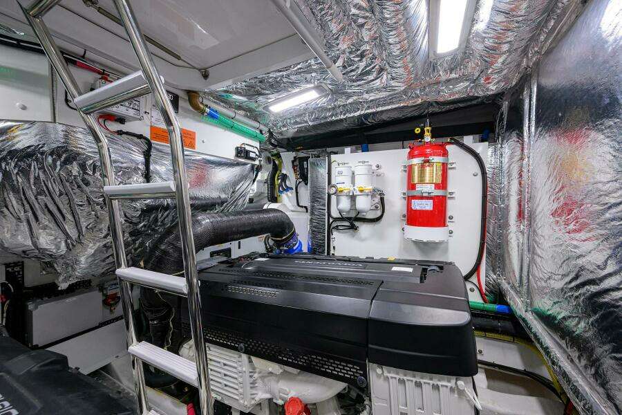 Princess V55 Ladybird - Engine Room