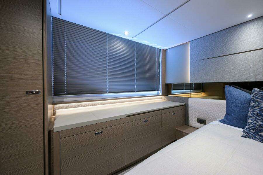 Princess V55 Ladybird - Master Stateroom