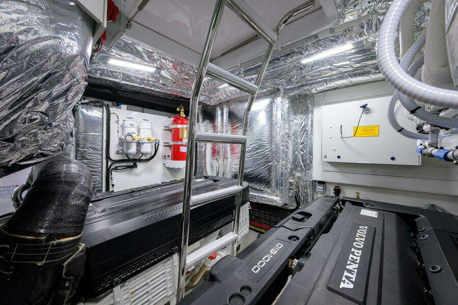 Princess V55 Ladybird - Engine Room