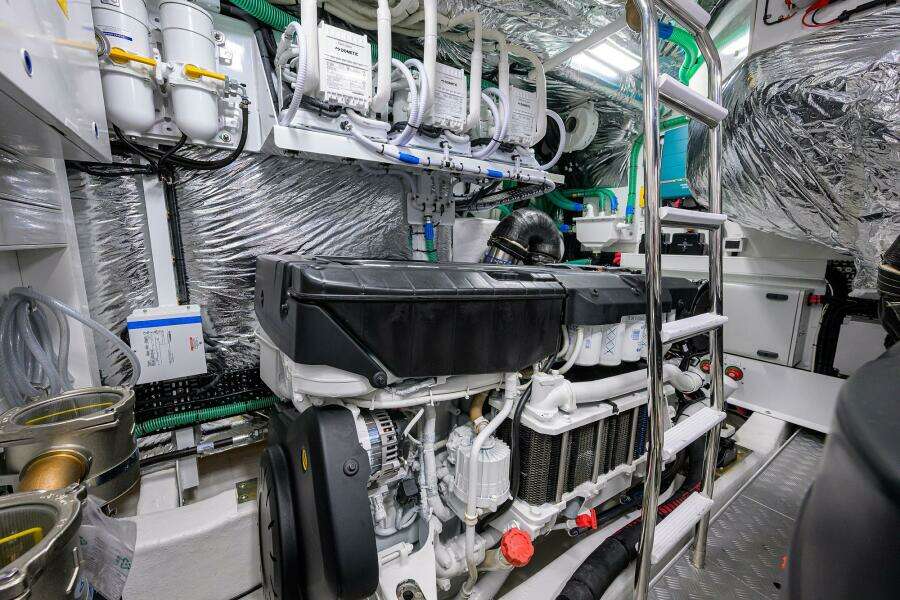 Princess V55 Ladybird - Engine Room