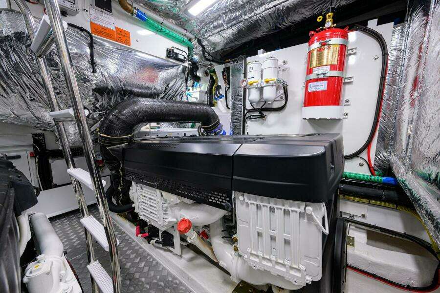 Princess V55 Ladybird - Engine Room