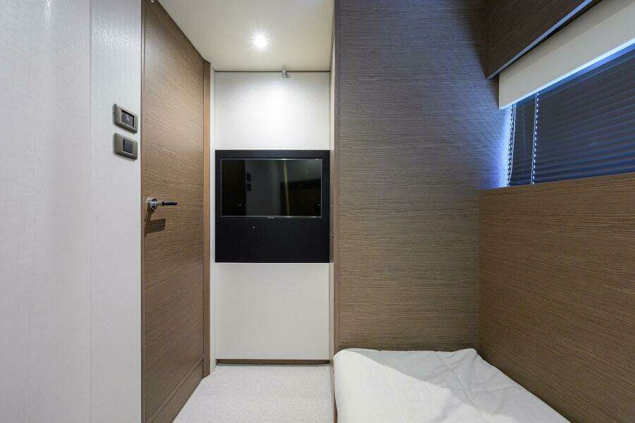 Princess V55 Ladybird - Guest Stateroom