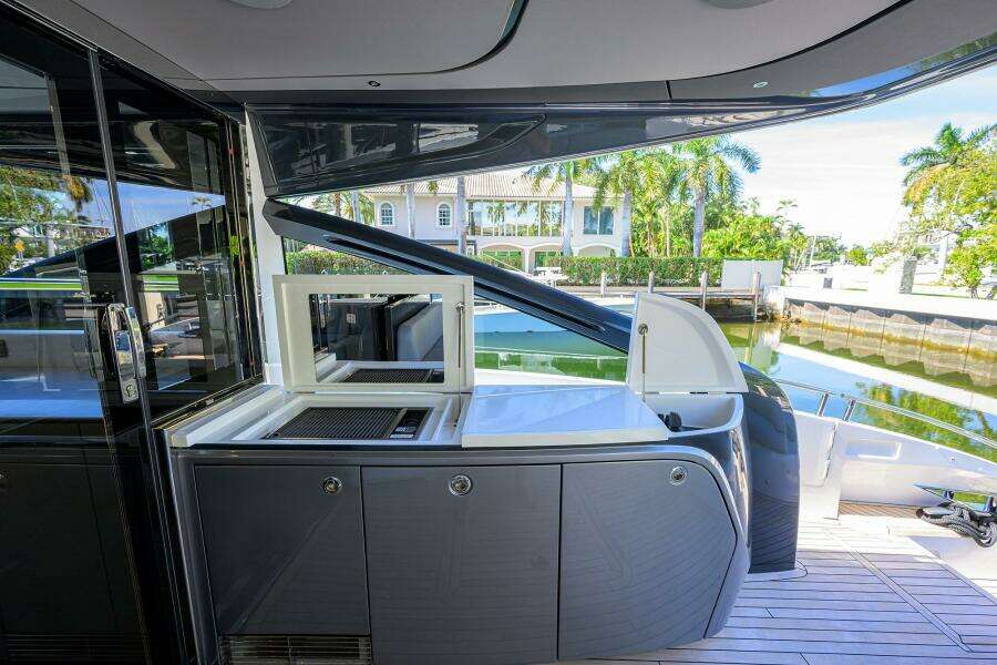 Princess V55 Ladybird - Aft Deck