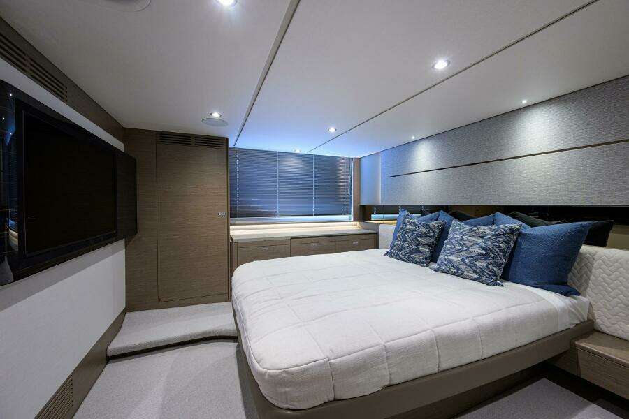 Princess V55 Ladybird - Master Stateroom