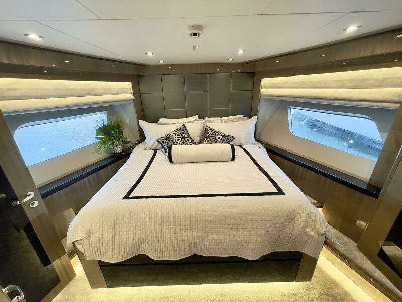 2021 Hargrave Skylounge Flush Deck