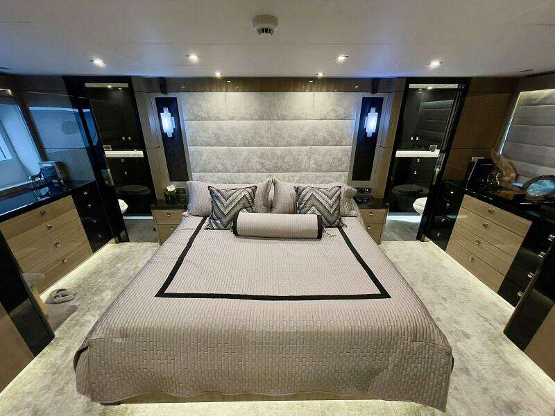 2021 Hargrave Skylounge Flush Deck