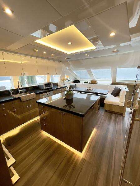 2021 Hargrave Skylounge Flush Deck