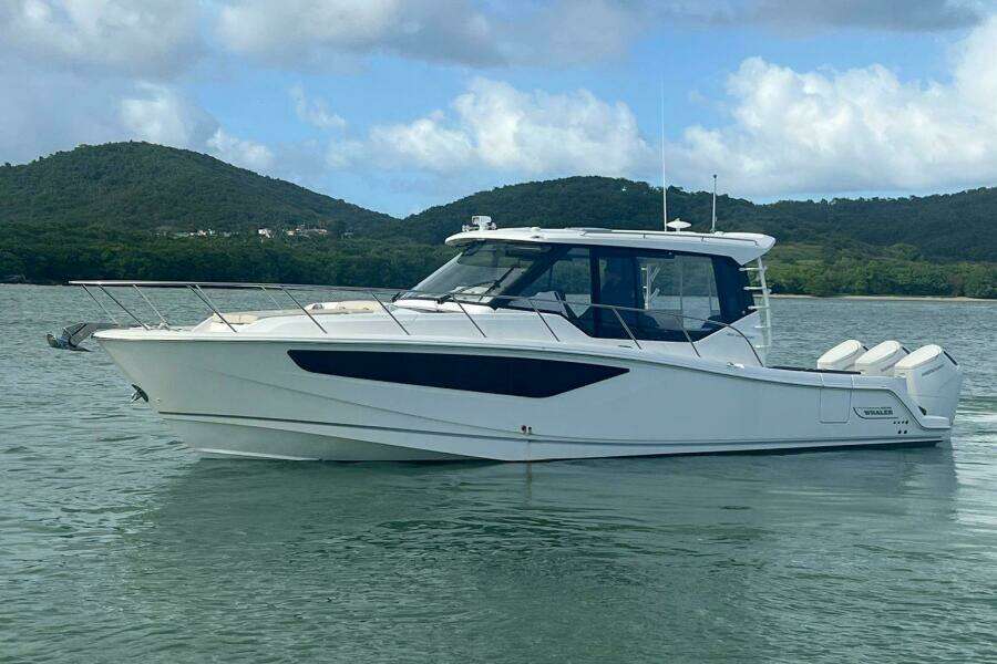2022 Boston Whaler Conquest 405