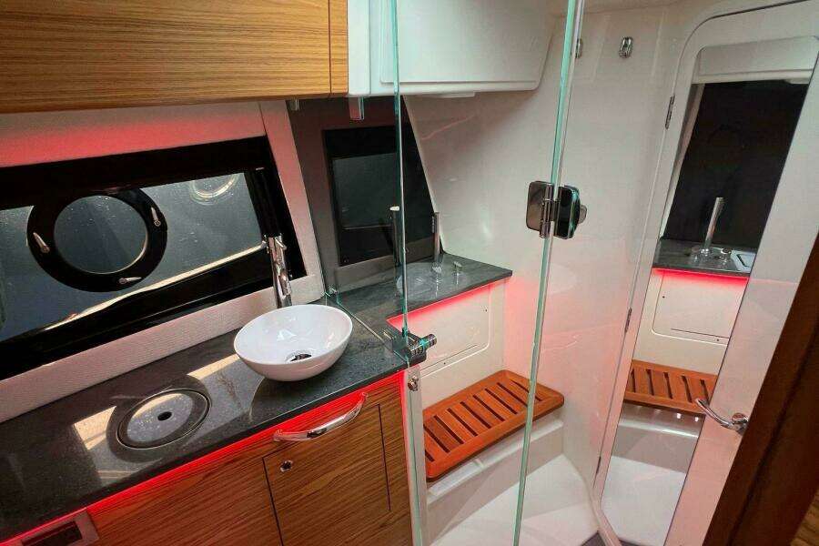 2022 Boston Whaler Conquest 405